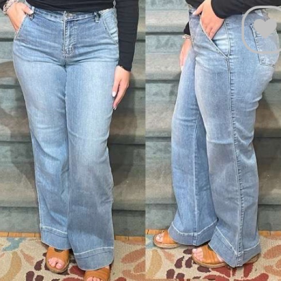 Judy Blue Mid Rise Wide Leg Jean Size 14W - Picture 1 of 13